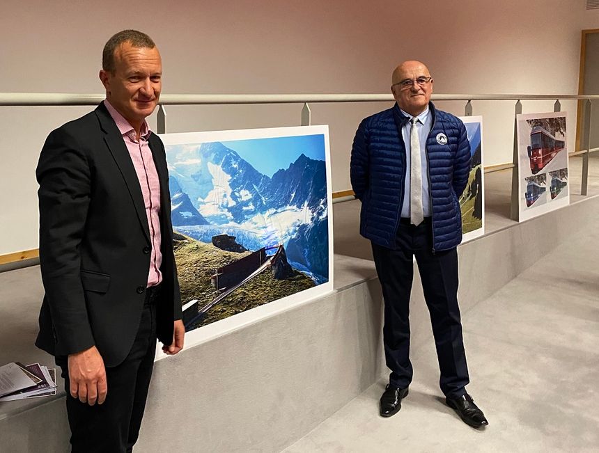 Mathieu Dechavanne, PDG de la Compagnie du Mont-Blanc, et Christian Monteil, président du conseil départemental de la Haute-Savoie, lors de la présentation des travaux du Tramway du Mont-Blanc.
